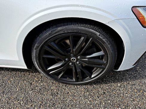 Used 2019 Volvo S60 T6 R-Design image 9