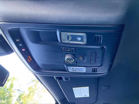 Used 2021 Chevrolet Tahoe Z71 w/ Luxury Package image 31