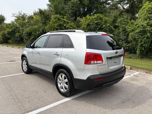 Used 2012 Kia Sorento LX w/ Convenience Pkg FWD image 3