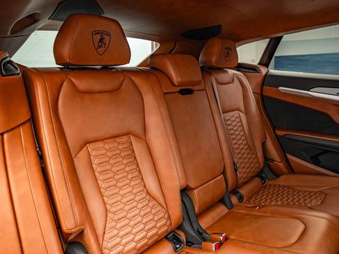 Used 2022 Lamborghini Urus AWD/4WD image 55
