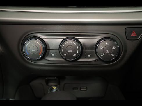 Used 2024 Chevrolet Trax LS w/ LS Convenience Package image 11