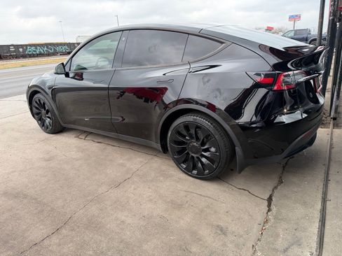 Used 2021 Tesla Model Y Long Range image 19