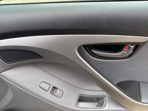 Used 2013 Hyundai Elantra GLS w/ Preferred Pkg FWD image 19