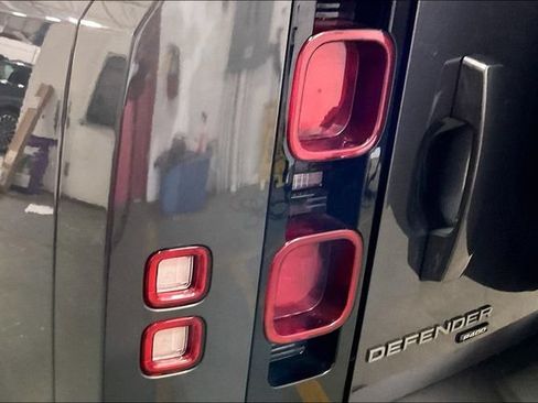 Used 2022 Land Rover Defender 110 X-Dynamic SE AWD/4WD image 32