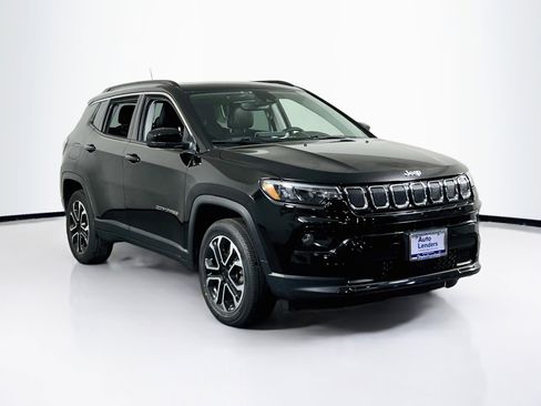Used 2022 Jeep Compass Limited w/ Sun and Sound Group AWD/4WD image 3