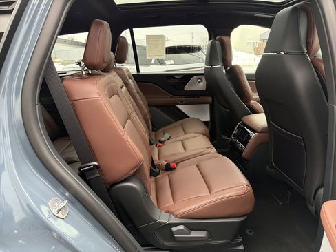 New 2026 Lincoln Aviator Reserve image 8
