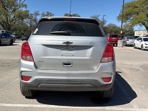Used 2020 Chevrolet Trax LS w/ Tint and Cruise Package image 9
