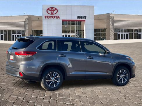 Certified 2019 Toyota Highlander FWD V6 image 8