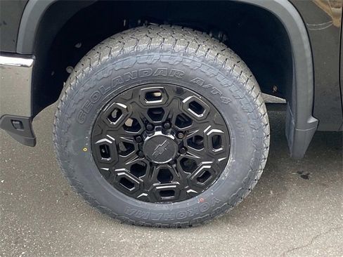 Used 2024 Chevrolet Silverado 2500 LTZ w/ LTZ Convenience Package image 6