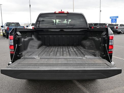Used 2025 Nissan Frontier SV image 11