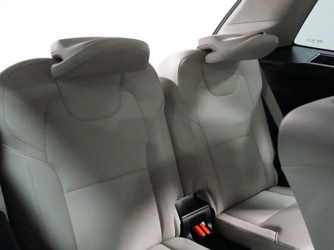 Used 2019 Volvo XC90 T6 Momentum w/ Protection Package Premier AWD/4WD image 12
