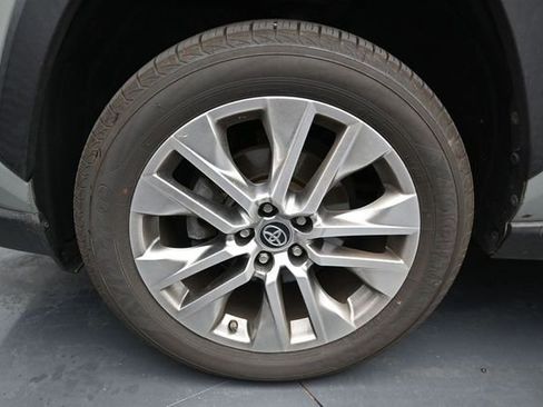 Used 2019 Toyota RAV4 XLE Premium w/ Cold Weather Package AWD/4WD image 10
