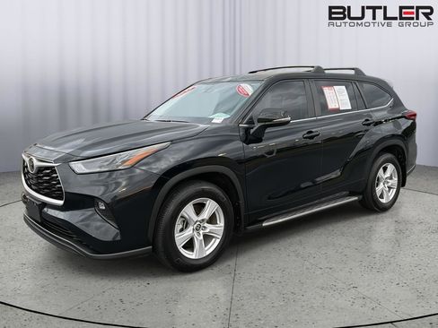 Certified 2024 Toyota Highlander LE AWD/4WD image 2
