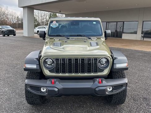 Used 2025 Jeep Gladiator Rubicon w/ Convenience Group image 2