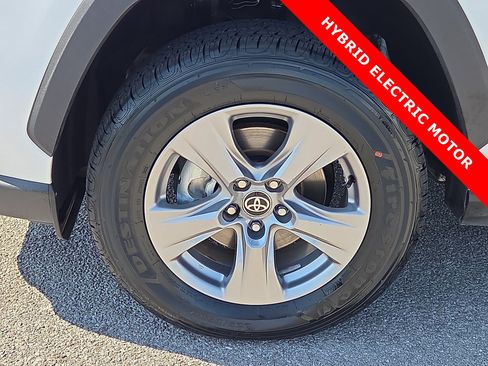 Used 2025 Toyota RAV4 XLE AWD/4WD image 7