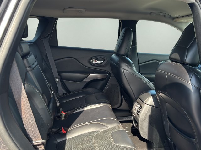Used 2019 Jeep Cherokee Limited FWD image 12