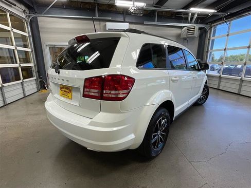 Used 2018 Dodge Journey SE w/ Connectivity Group FWD image 5