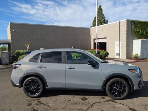 Used 2023 Honda HR-V Sport image 4