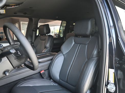 New 2025 Jeep Wagoneer Series II w/ HD Trailer Tow Package image 2