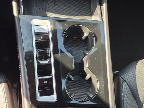 Used 2025 Volkswagen Atlas SE FWD image 24