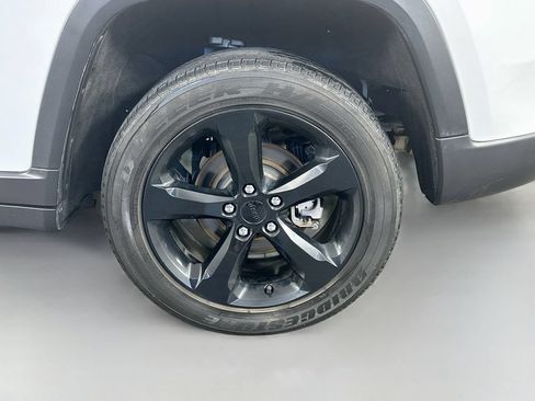 Used 2023 Jeep Grand Cherokee Altitude AWD/4WD image 33