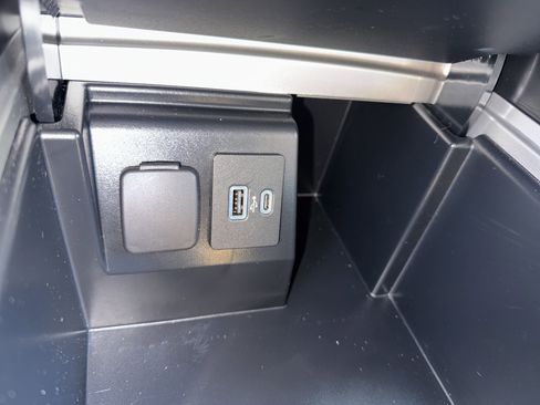 Used 2022 Ford Explorer XLT image 21