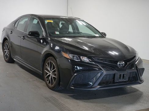 Used 2024 Toyota Camry SE FWD image 3