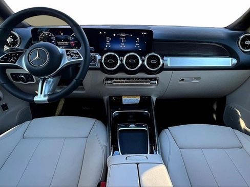 New 2026 Mercedes-Benz GLB 250 4MATIC image 7