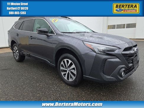 Used 2024 Subaru Outback Premium AWD/4WD image 1