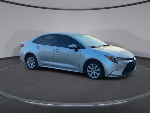 Used 2024 Toyota Corolla LE FWD image 2