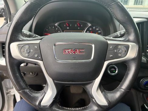 Used 2020 GMC Terrain SLT w/ Preferred Package FWD image 2