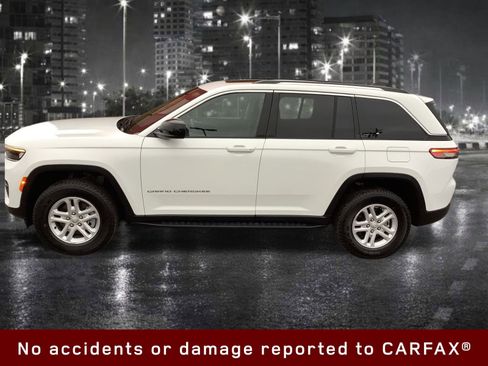 Used 2023 Jeep Grand Cherokee Laredo image 3