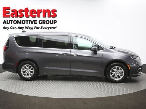 Used 2023 Chrysler Pacifica Touring-L FWD image 48