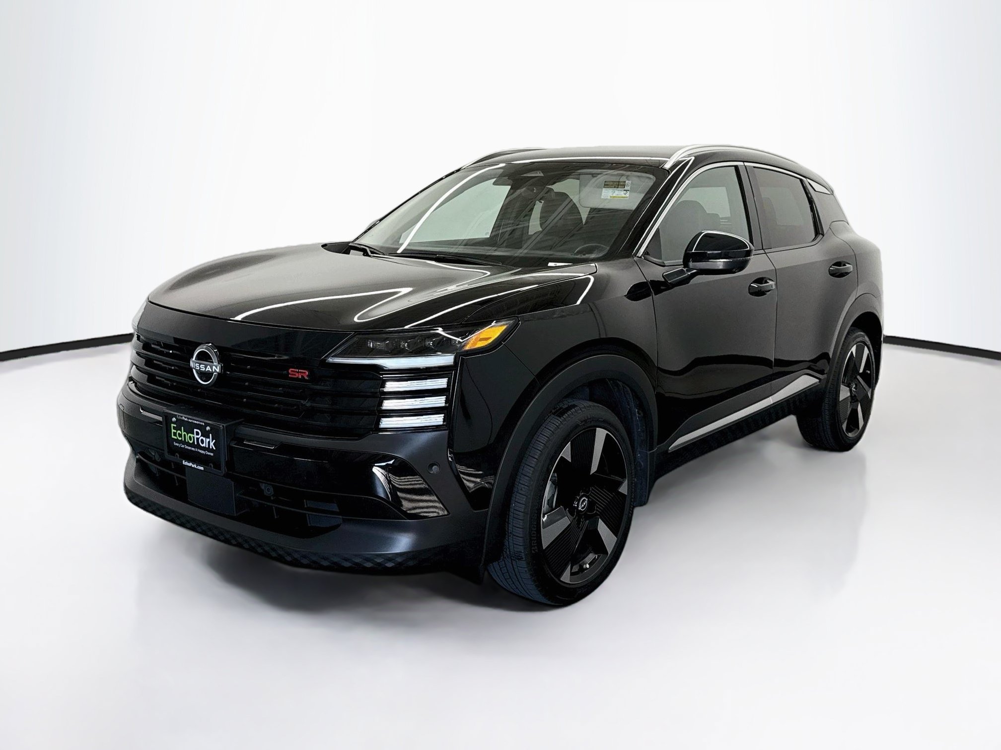 Used 2025 Nissan Kicks SR FWD image 3