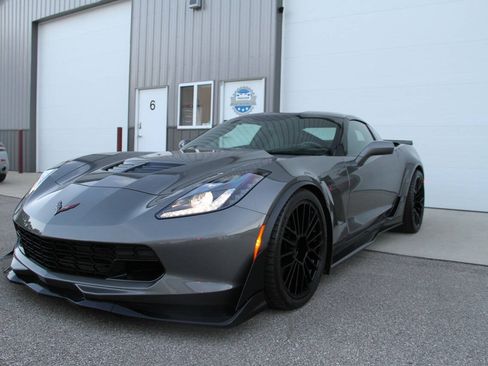 Used 2015 Chevrolet Corvette Z06 w/ 3LZ Preferred Equipment Group RWD image 7