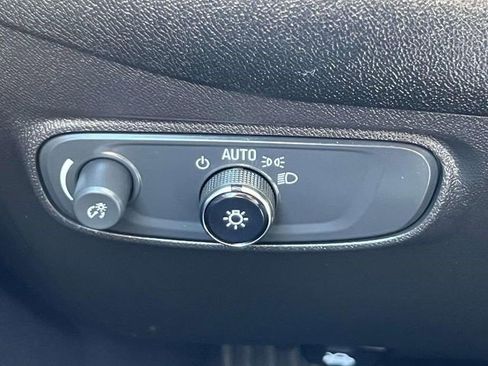 Certified 2023 Chevrolet Equinox LS w/ LS Convenience Package FWD image 19