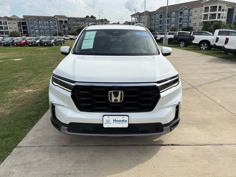 Certified 2025 Honda Pilot Elite image 3