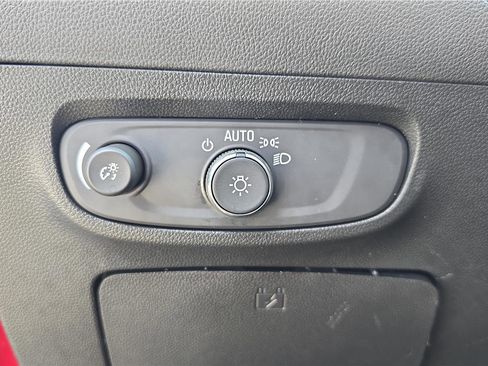 Used 2024 Buick Encore GX Preferred FWD image 24