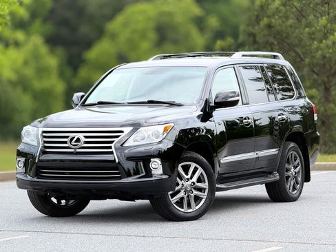 Used 2015 Lexus LX 570 4WD w/ Luxury Package image 4