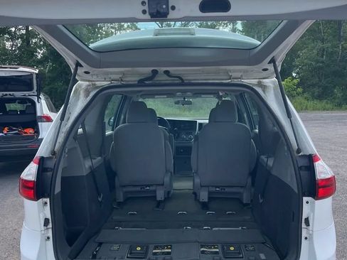 Used 2017 Toyota Sienna L FWD image 12