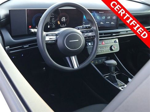 Used 2025 Hyundai Tucson SE image 3