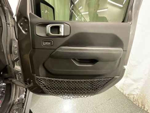 Used 2019 Jeep Wrangler Unlimited Rubicon w/ Dual Top Group AWD/4WD image 21