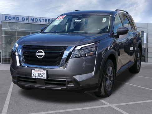 Used 2025 Nissan Pathfinder SV FWD image 8