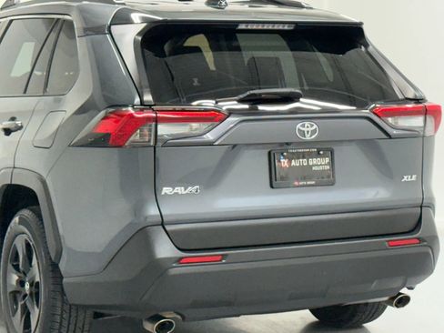 Used 2019 Toyota RAV4 XLE w/ Convenience Package image 12