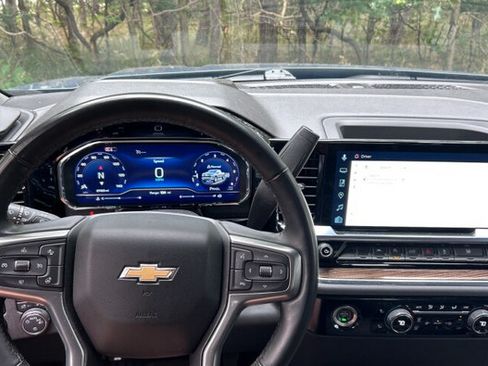 Used 2024 Chevrolet Silverado 1500 LT AWD/4WD image 5
