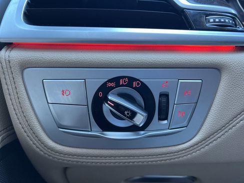 Used 2018 BMW 740i xDrive image 16