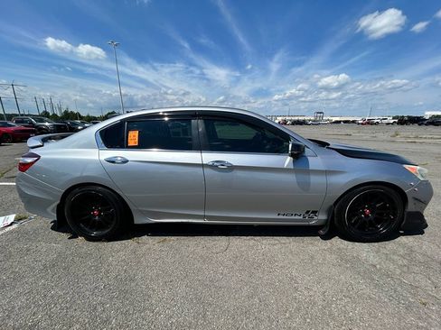 Used 2017 Honda Accord EX image 6