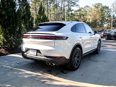 Used 2024 Porsche Cayenne S image 10