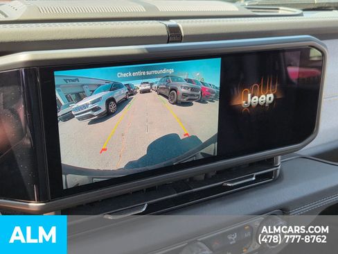 Used 2025 Jeep Wrangler Unlimited Sahara AWD/4WD image 21