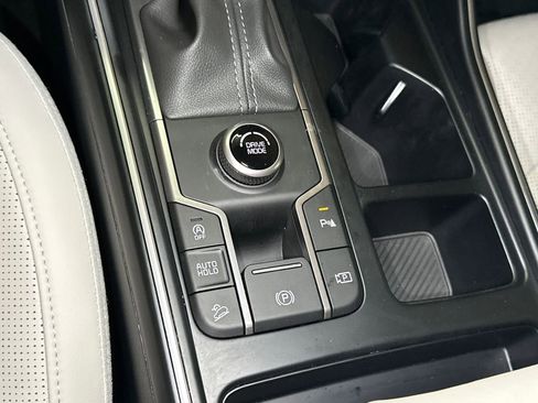 Certified 2025 Kia Sorento S w/ Panoramic Sunroof Package FWD image 35